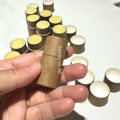 Cosmetic kraft paper packaging boxes, made of natural materials, are suitable for stick containers, lipsticks, and push-type lip balms.
