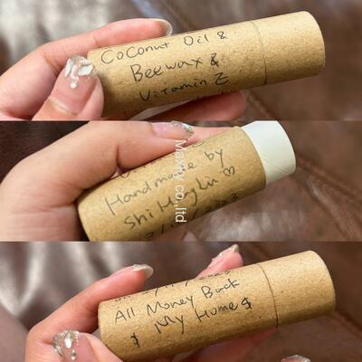 Cosmetic kraft paper packaging boxes, made of natural materials, are suitable for stick containers, lipsticks, and push-type lip balms.